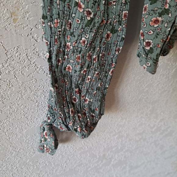 Aeropostale Long Sleeve Floral Cold-Shoulder Top - Picture 5 of 9